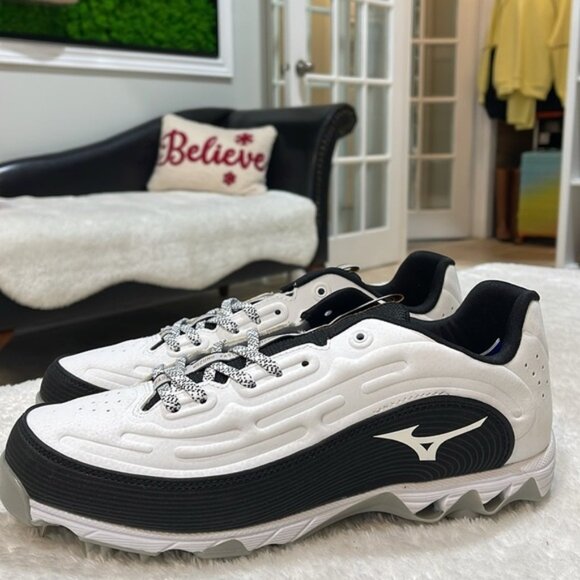 Mizuno Women's 9-Spike Swift 8 Metal Fastpitch Softball Cleats - Picture 5 of 7